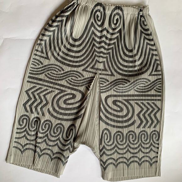 PLEATS PLEASE Issey Myake Graphic Print Pant - Picture 2 of 15